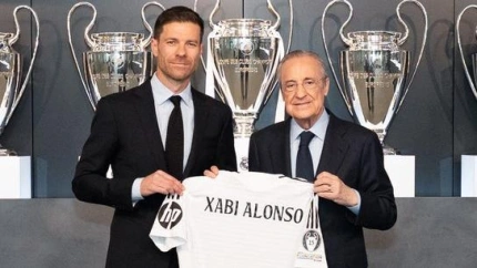 Xabi Alonso y Florentino Pérez, durante la presentación del tolosarra como entrenador