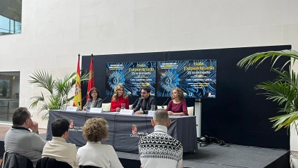 La Viceconsejera de Cultura, Mar Sancho, junto a Sergio Domínguez, director artístico del Coro Lírico del Teatro Calderón de Valladolid