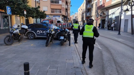 Patrulla de la Policía Local en el barrio de San Cristóbal