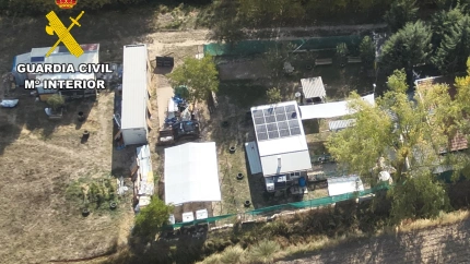 Se han contabilizado diez estructuras habitables compuestas por construcciones de obra y contenedores