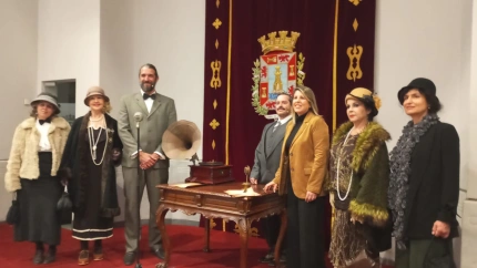 La alcaldesa junto a los actores