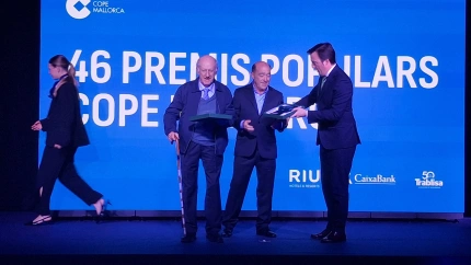 Toni Ortiz y Nicolau Tous reciben el reconocimiento en los Premis Populars