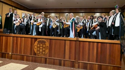 Integrantes de la Rondalla Lucero del Alba de Neda