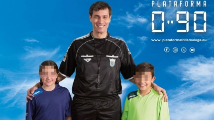 (Foto de ARCHIVO)El conocido como 'árbitro de la paz', Ángel Jiménez, ha publicado su primera novela, 'El árbitro de la paz y el equipo Campeones', que se puede descargar gratis en la web de la plataforma 090 del Área de Deportes del Ayuntamiento de Málaga.REMITIDA / HANDOUT por WEB PLATAFORMA 090Fotografía remitida a medios de comunicación exclusivamente para ilustrar la noticia a la que hace referencia la imagen, y citando la procedencia de la imagen en la firma06/1/2025