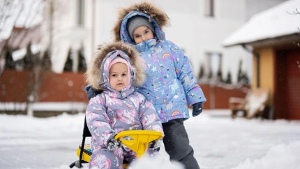 Peques jugando en la nieve
