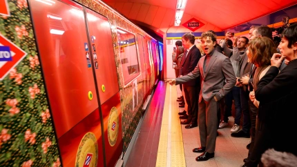 David Bisbal, a punto de subir en el tren de la Navidad de Metro de Madrid