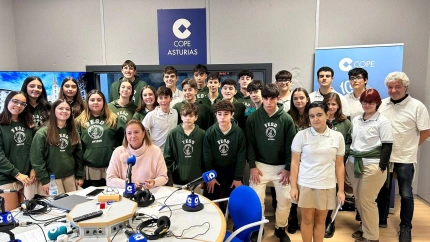 Estudiantes de 4º de la ESO del Colegio Santo Domingo de Guzmán FESD , en COPE Oviedo