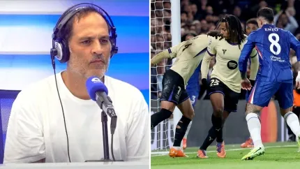 David Sánchez y los jugadores del Barcelona y Chelsea