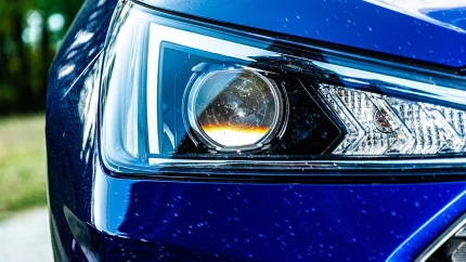 Faro de un automóvil