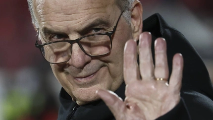 Marcelo Bielsa podría no llegar al Mundial como seleccionador de Uruguay.