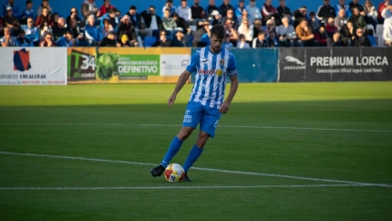 Mario Abenza dirige la orquesta del Águilas FC
