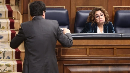 El ministro para la Transformación Digital y la Función Pública, Óscar López, y la vicepresidenta primera y ministra de Hacienda, María Jesús Montero