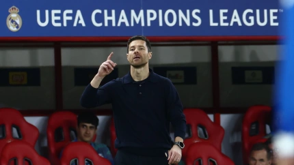 Xabi Alonso, entrenador del Real Madrid, hace un gesto durante el partido de la fase 5 de la Liga de Campeones de la UEFA 2025/26 entre el Olympiacos FC y el Real Madrid C.F. en el Estadio Georgios Karaiskakis
