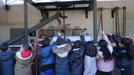 Escolares en la almazara del Parque de las Ciencias de Granada