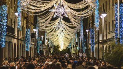 (Foto de ARCHIVO)Imagen de la Gran Vía de Huelva en Navidad.REMITIDA / HANDOUT por AYUNTAMIENTO DE HUELVAFotografía remitida a medios de comunicación exclusivamente para ilustrar la noticia a la que hace referencia la imagen, y citando la procedencia de la imagen en la firma24/11/2023