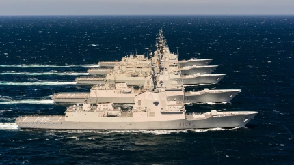 Foto de archivo de las cinco fragatas F-100 navegando