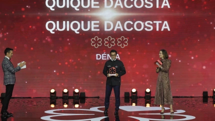 La Guía Roja ha reconocido su trabajo en mentoría formando equipos, la ardua labor divulgación y su visión singular de la gastronomía, a la que logra elevar a la categoría de arte