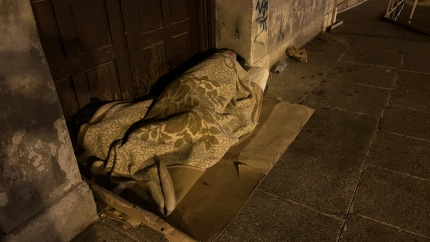 Eduardo, persona sin hogar, en el entorno de la Plaza de Los Sitios de Zaragoza