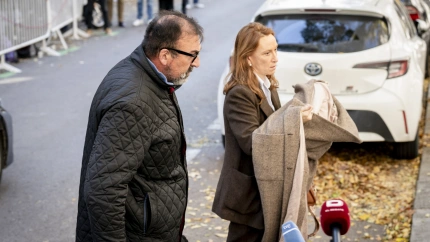 El exasesor Koldo García y su abogada Leticia de la Hoz a su llegada al Tribunal Supremo, a 27 de noviembre de 2025