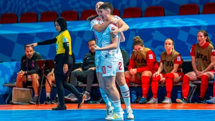 España se impuso a Canadá (0-7) con siete goleadoras diferentes.