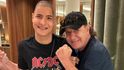 Roque, con Brian Johnson, cantante de AC DC