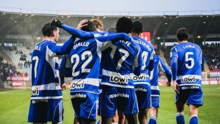 Los jugadores del Granada celebran el gol del triunfo frente a la Cultural Leonesa