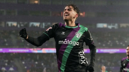 Adrián Niño celebra con rabia el gol del empate en Valladolid.