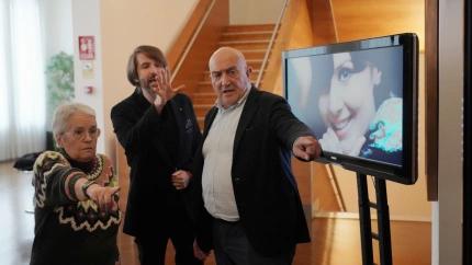 El alcalde de Valladolid, Jesús Julio Carnero, inaugura una exposición permanente de objetos personales de Concha Velasco, junto a los hijos de la artista.