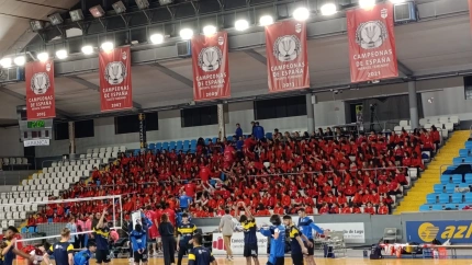 Casi 500 chavales y chavalas del Emevé, ayer en el Municipal