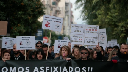 La manifestación, convocada en diversas ciudades españolas, se ha desarrollado en un ambiente pacífico.