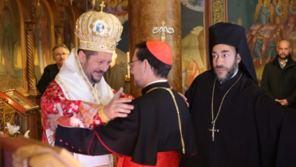 El cardenal y arzobispo de Madrid José Cobo junto al metropolitano Bessarion
