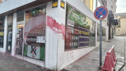 Estado en el que quedó la sede de VOX Zamora tras el ataque de madrugada