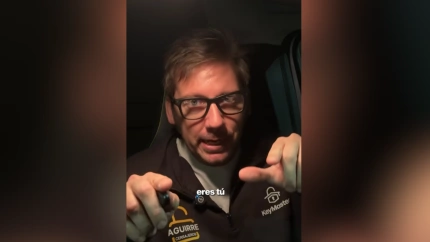 Sergio Aguirre, cerrajero, en el vídeo