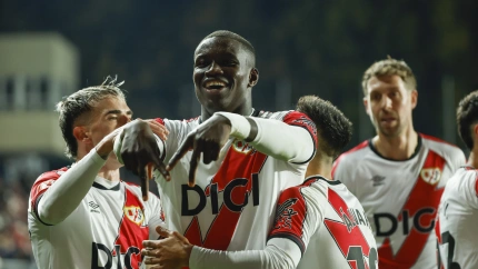 Nobel Mendy celebra su gol en el Rayo - Valencia
