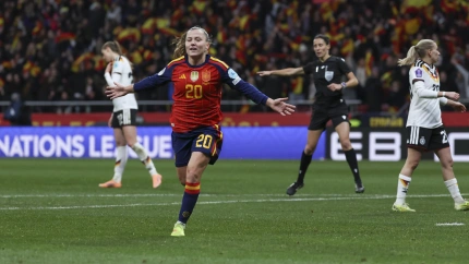 Claudia Pina celebra su doblete en el España - Alemania