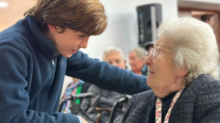 Los "nietos" que combaten la soledad: "Es una alegría muy grande poderlos ver sonreír"