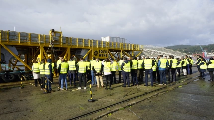 La plataforma situada en la dársena interior del puerto