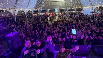 Conciertos diarios, DJs y foodtrucks en el tardeo navideño