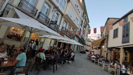 Terrazas llenas en el casco histórico de Lugo