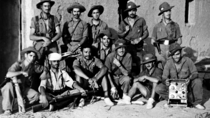 Imagen de archivo de un grupo de jóvenes posando en su acuartelamiento