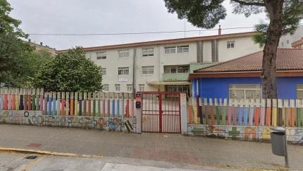 Exterior del colegio de Ponzos, en Ultramar