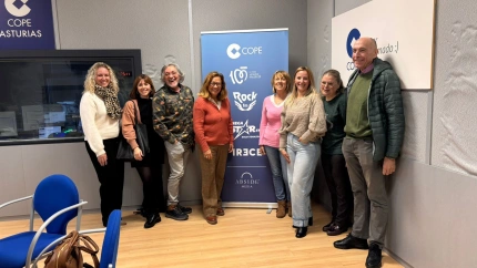 Integrantes de los coros de los centros sociales de Oviedo, en COPE