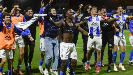 Los jugadores del Atlético Baleares celebran la clasificación tras ganar al Espanyol