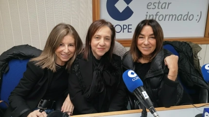 Isabel Estevan, Nuria Espasandín y Mabel Sanesteban en los estudios de COPE Ferrol