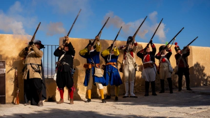 El Castillo de Santa Bárbara recrea su reconquista y la Guerra de Sucesión este Puente
