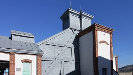 Una imagen del castillete de la mina de Arnao