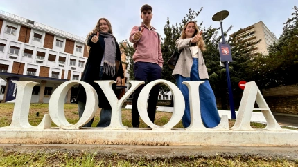 Andrea, Iago y Ángela en el campus de Córdoba