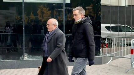 Santiago Laiglesia (d) acompañado por su abogado a su entrada a los Juzgado de Sabadell (Barcelona)La titular del Juzgado de Primera Instancia 2 de Sabadell (Barcelona) ha acordado que se practique una prueba caligráfica a Santiago Laiglesia, en prisión preventiva por el asesinato de Helena Jubany en 2001, y ha citado a 4 testigos para tomarles declaración el 10 de diciembre, han informado fuentes judiciales a Europa Press.POLITICA