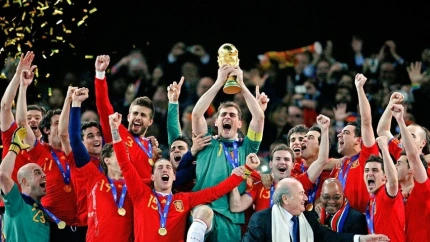 Iker Casillas levanta la Copa del Mundo en 2010