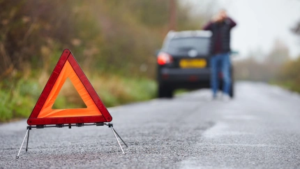 Avería de vehículo, accidente, emergencia, triángulo de advertencia, averías de vehículos, accidentes, emergencias, triángulos de advertencia